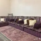 كنب نضيف للبيع زاويه مع قطعتين زياده