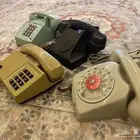 أربعة تلفونات قديمة