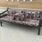 جلسات عدد (2) مع طاولاتها وا فرش عشب صناعي وا منقل