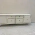 طاولة تلفزيون وكنب كرسين وطاوله زجاج كلهن 300