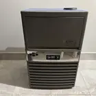 للبيع مكينه صانعه ثلج انتاج 45 كيلو في اليوم للكوفيات