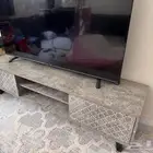 طاولة تلفزيون