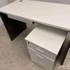 مكتب جديد نظيف للبيع ب 400
