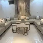 كنب مع طاوله للبيع نظيف جدآ