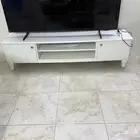 مكتبه تلفزيون نظيفة