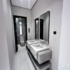 شقه دور ثاني للبيع 5غرف وصاله وسطح كامل مستقله مدخل خاص
