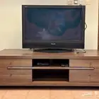 تلفزيون وطاولة تلفزيون