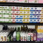 يوجد لدينا مستلزمات واكسسوارات قطط واسماك وطيور وكلاب