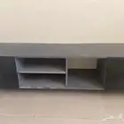 طاولة بالتلفزيون