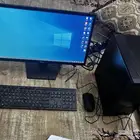 جهاز كمبيوتر مكتبي مع شاشة وكيبورد وماوس