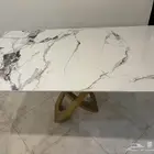 طاولة طعام