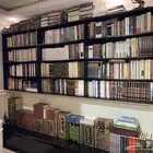 للبيع مكتبة كتب متنوعة بحالة ممتازة (لكامل المكتبة)