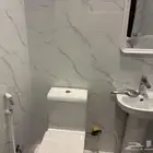 كرسي حمام مغسلة مرايه شطاف للبيع