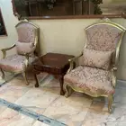 كنب مستعمل للبيع وطاولة طعام