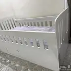 سرير أطفال