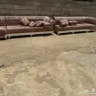 اثاث كنب شبه جديد مع تسريحه و3 طاولات