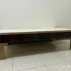 طاولة أرضية