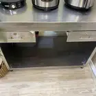للبيع طاولة وضغط كهربائي لا يستعمل الا مرة واحدة ويوجد