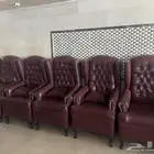 للبيع كراسي جلد وتلفزيونات