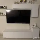 مكتبة ورفوف تلفزيون