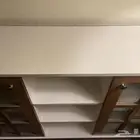 ركن كوفي خشبي وابيض