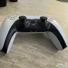 يد سوني 5 جديدة الي تجي مع كرتون السوني غير مستخدمه ابدا