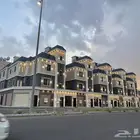 للبيع ادوار ارضيه بحوش وشقق علويه بسطح ومصعد شرق الخميس