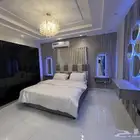شقة مفروشة مكونة من 4 غرف نوم وصاله ومطبخ مودرن