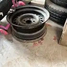 للبيع كفرات مع جنوط بلد لون أبيض
