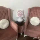 كرسين كبيره مع طاوله نظيفه جدا جدا