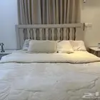 للبيع غرفة نوم سرير واثنين كومدينا وتسريحه ودولاب ملابس