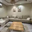 كنب مع طاوله خشبيه