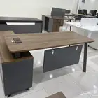 طاولة شاي. كراسي شبك دوار وثابت كرسي جلد دوار وثابت