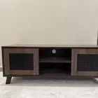 طاولة تلفزيون جدا نظيفة