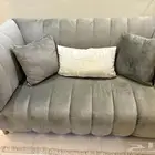 كنب ضيوف مع طاولات