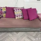 كنب مستعمل مريح ولا يوجد فيه كسر