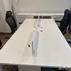 طاولات مكاتب وادراج ومكتب مستقل نظيفه جدا