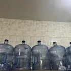 مشاية أطفال عربية أطفال توأم  قوارير مياه