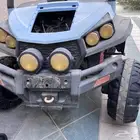 سيارة لعبة كهرب فيها بطارية