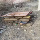 بيبان حديد ومستخدم نظيف