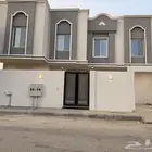 للبيع دور وثلاث شقق حي الجسر ف الخبر موقع مميز فلل. اراضي