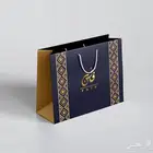 مصممة شعارات - هويات بصرية - بوستات واكثر