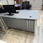 مكاتب خشب مع كراسي دوار للبيع