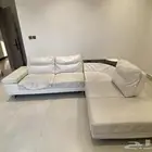 كنب جلد حرف L مع طاولة - هوم سنتر