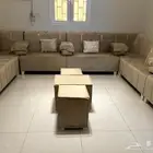 كنب جديد للبيع مع ثلاث طاولات ب 1700 قابل لتفاوض