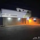 عمارة دور وملحق للبيع