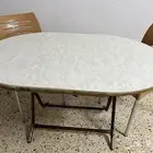 طاوله كبيره مع مرايه