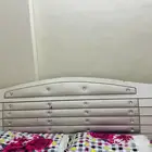 غرفة نوم سرير بدون مرتبه حالتها جيده