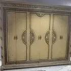 دولاب مع تسريحه و2كوميدينه بدون سرير مستعمل اخو الجديد