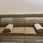 كنب وطاوله نظيف